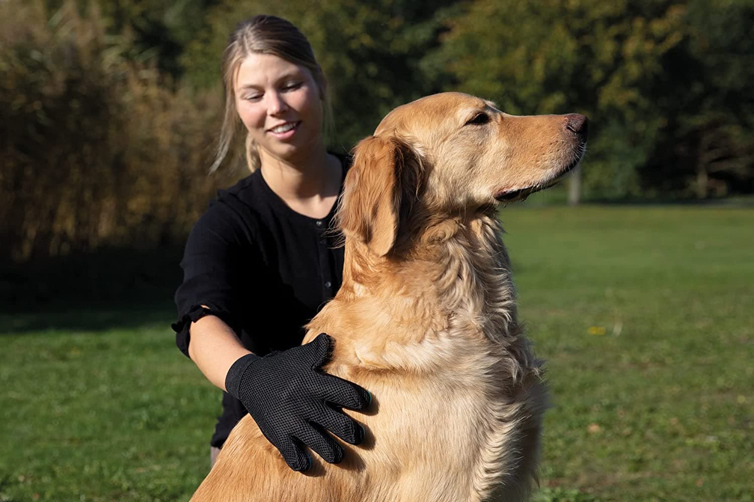 Trixie Fur Care Massage and Shine Gloves for Dogs and Cats (16x24cm) image 4