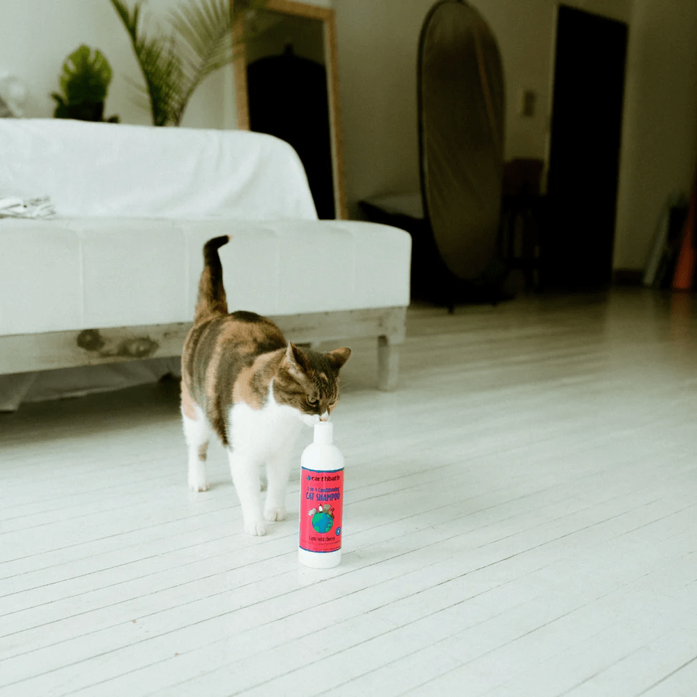 EarthBath 2 in 1 Conditioning Cat Shampoo Light Wild Cherry image 7