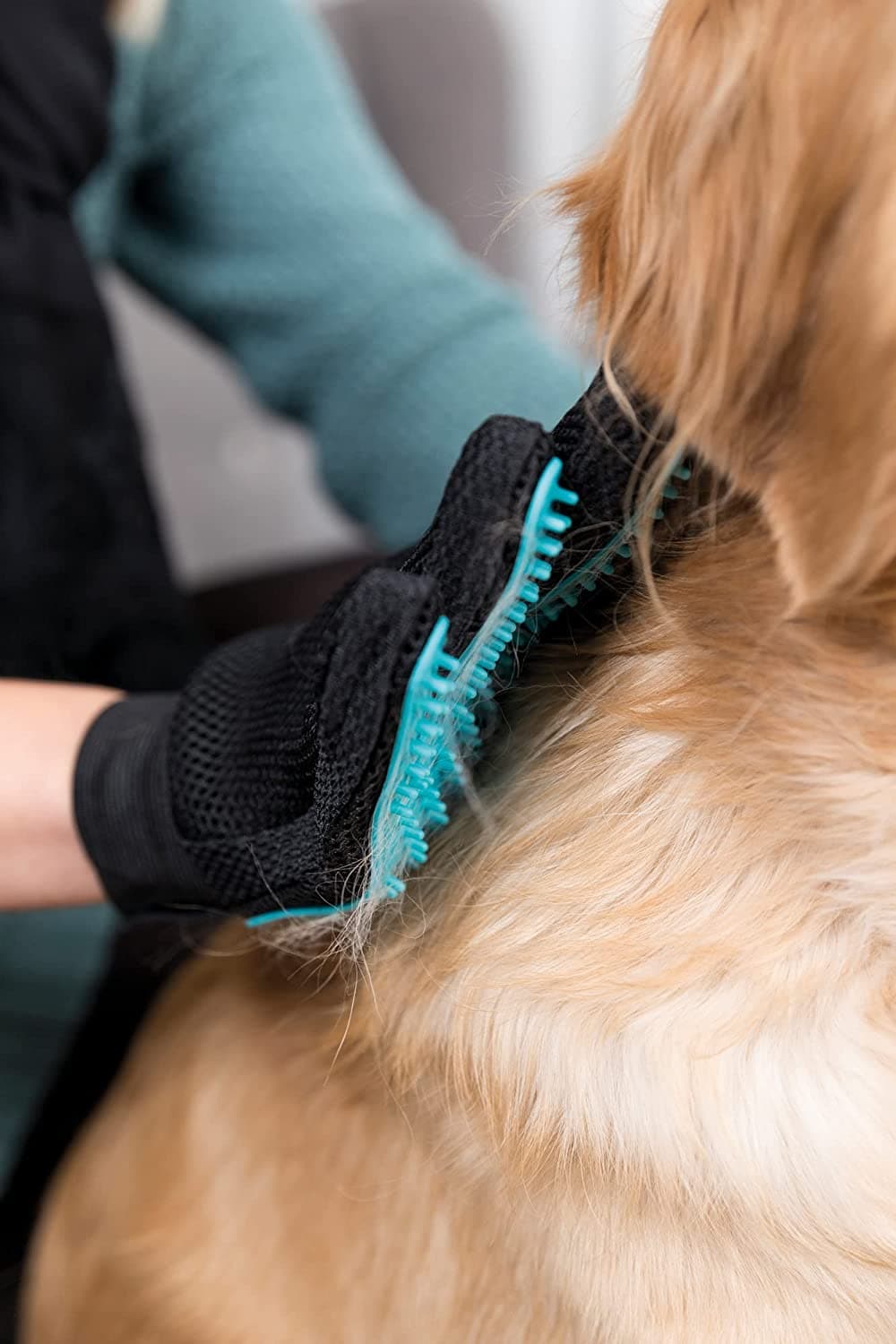 Trixie Fur Care Massage and Shine Gloves for Dogs and Cats (16x24cm) image 3